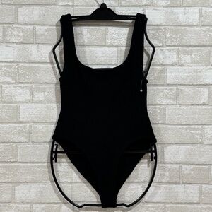 Hunza G Square-Neck High-Cut One-Piece Swimsuit - Black  - O/S